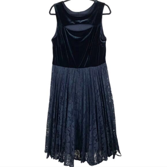 Lane Bryant Velvet & Lace Pleated Fit & Flare Midi Dress Size 22 NEW Party Chic - Picture 8 of 16